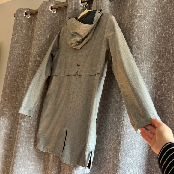 Mondetta brand tailored gray hooded women's zippered raincoat - size Large - Picture 9 of 16